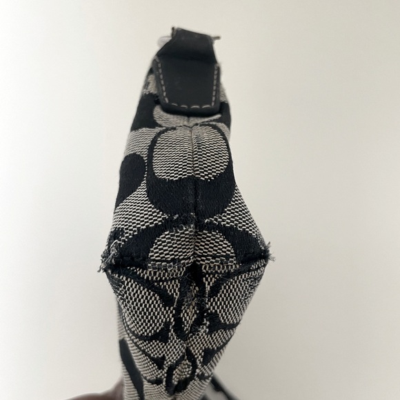 Coach signature jacquard wristlet in black/gray - Picture 4 of 6